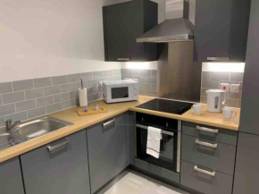 Executive 2-Bed Apt -Wolverhampton Free Parking